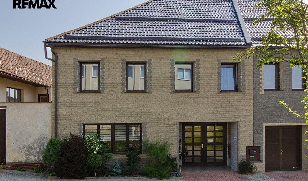 Prodej domu 210 m² s pozemkem 402 m², Černovice – fotka 1 z 30