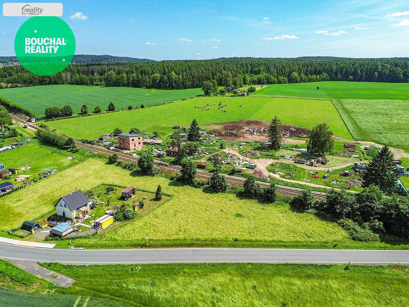 Prodej stavebního pozemku 1 207 m² – pohled 3