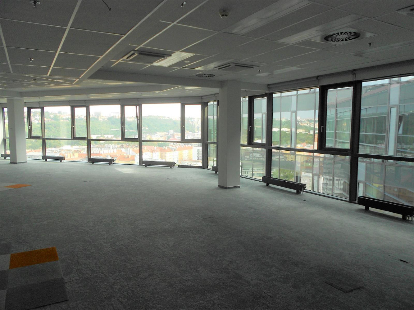 Pronájem kanceláře 997 m² – fotografie 5