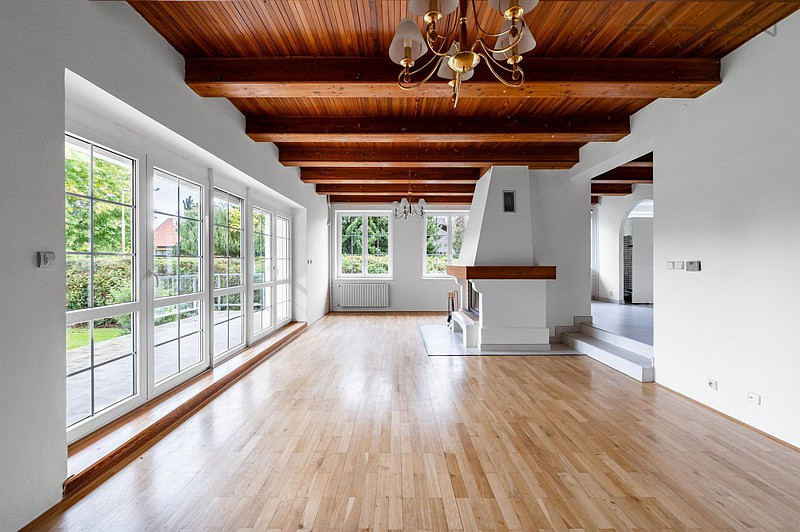Pronájem domu 350 m² s pozemkem 950 m² – fotografie 2