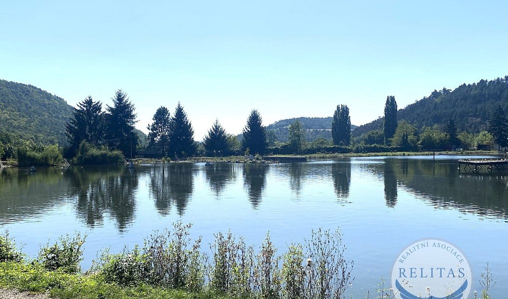 Prodej stavebního pozemku 1 873 m², Králův Dvůr – náhled fotky 14