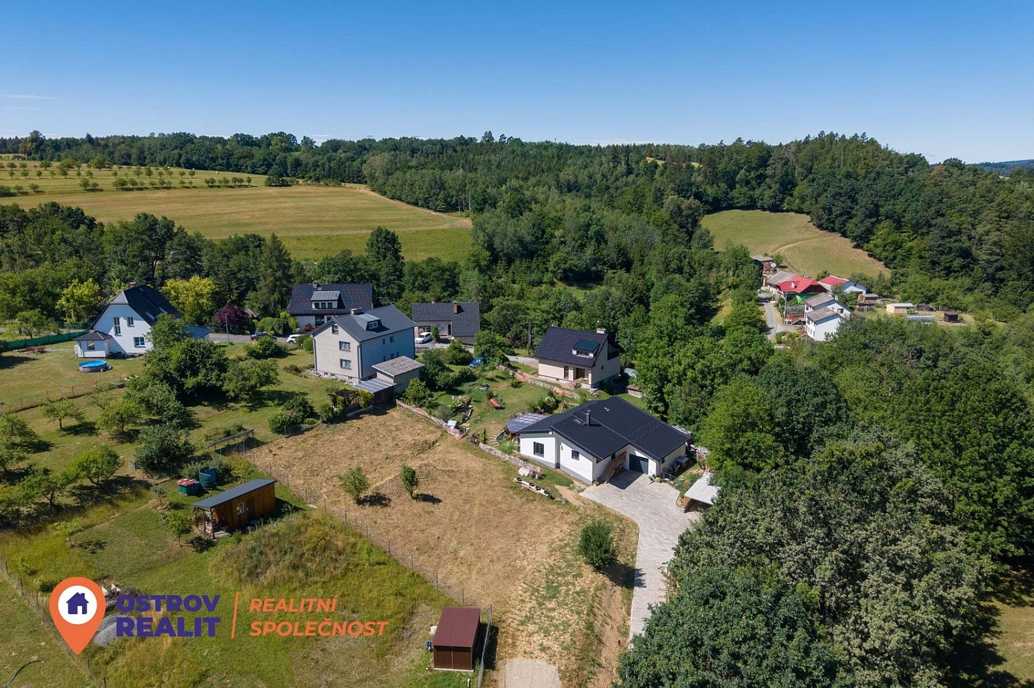 Prodej stavebního pozemku 1 227 m²