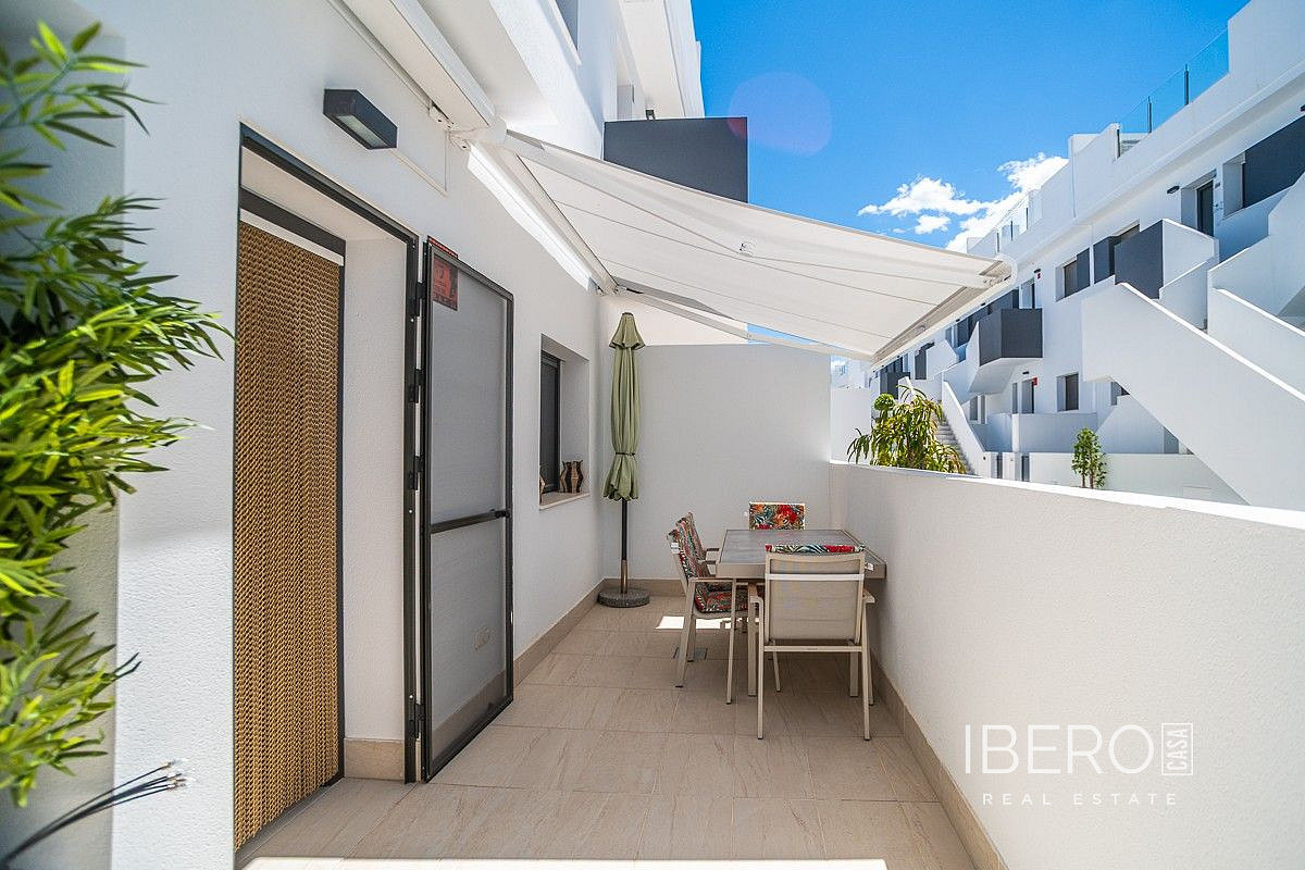 Piso 4+kk – Torrevieja, Urbanización Los Balcones - Más