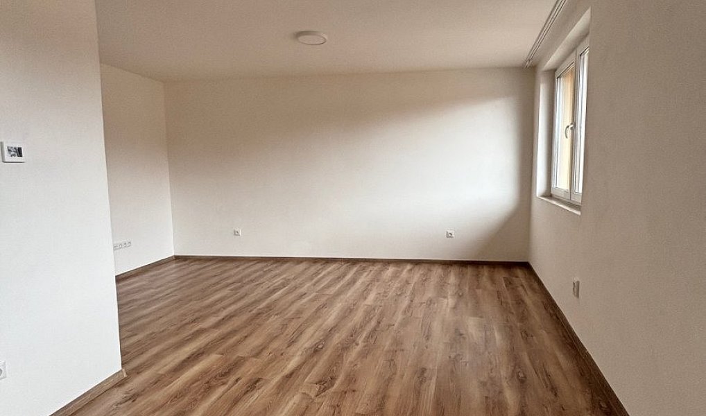 Pronájem bytu 1+kk 31 m², Hořice – náhled fotky 2