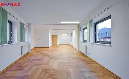 Pronájem kanceláře 55 m², Hlavní, Aš, okres Cheb