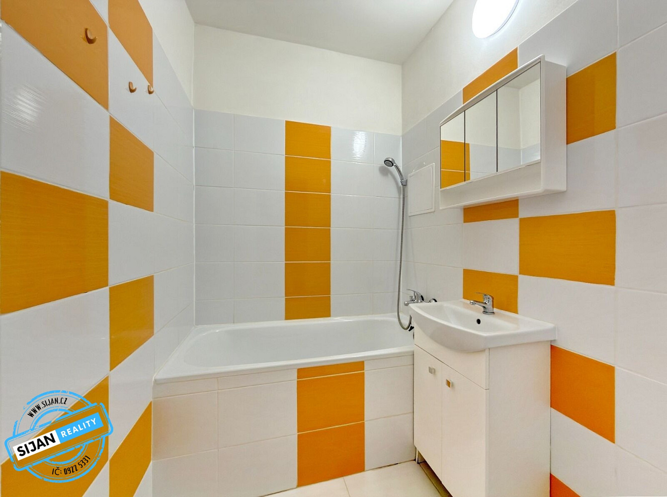 Pronájem bytu 2+1 58 m² — photo 2
