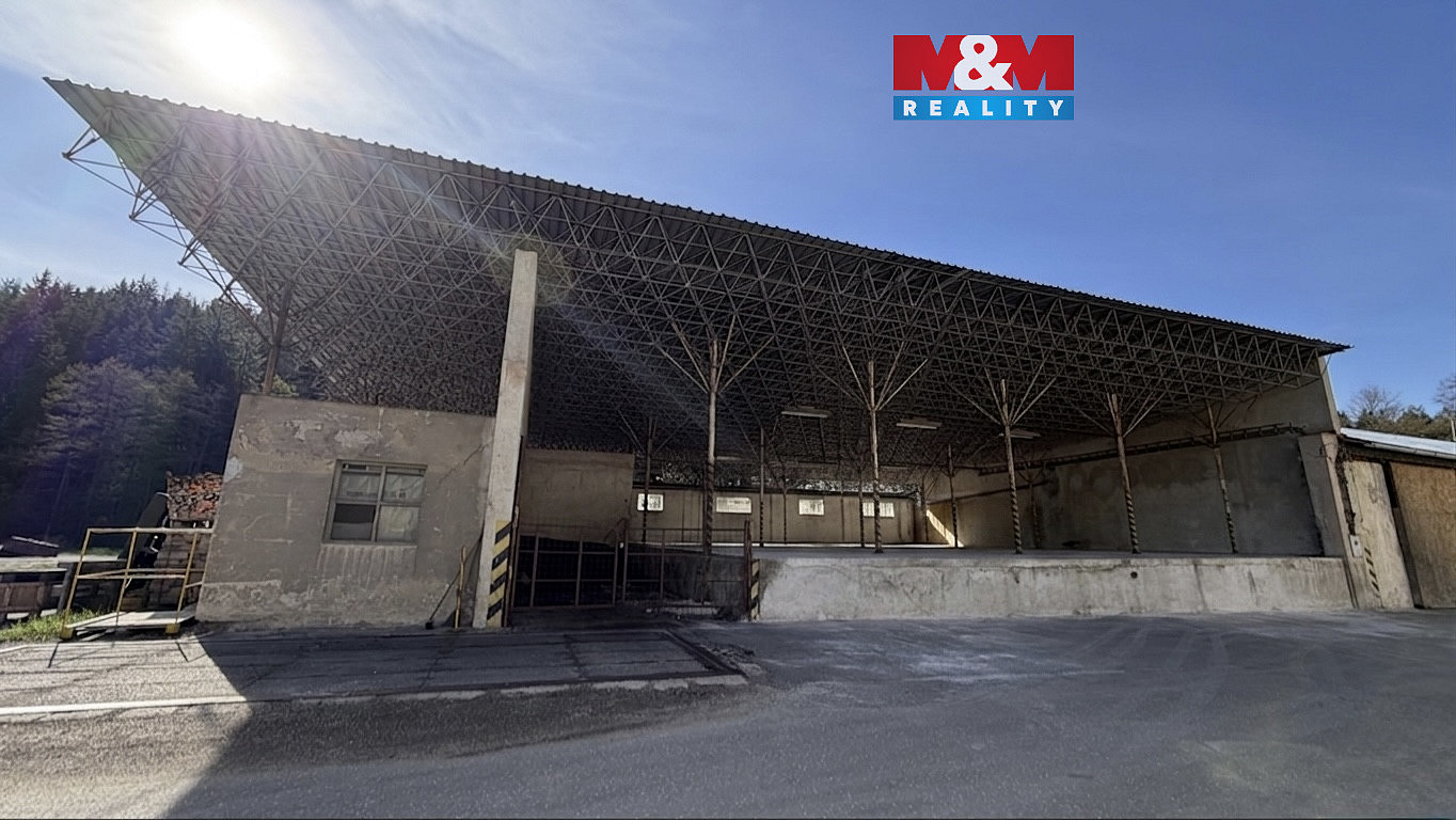 Pronájem komerčního pozemku 323 m²