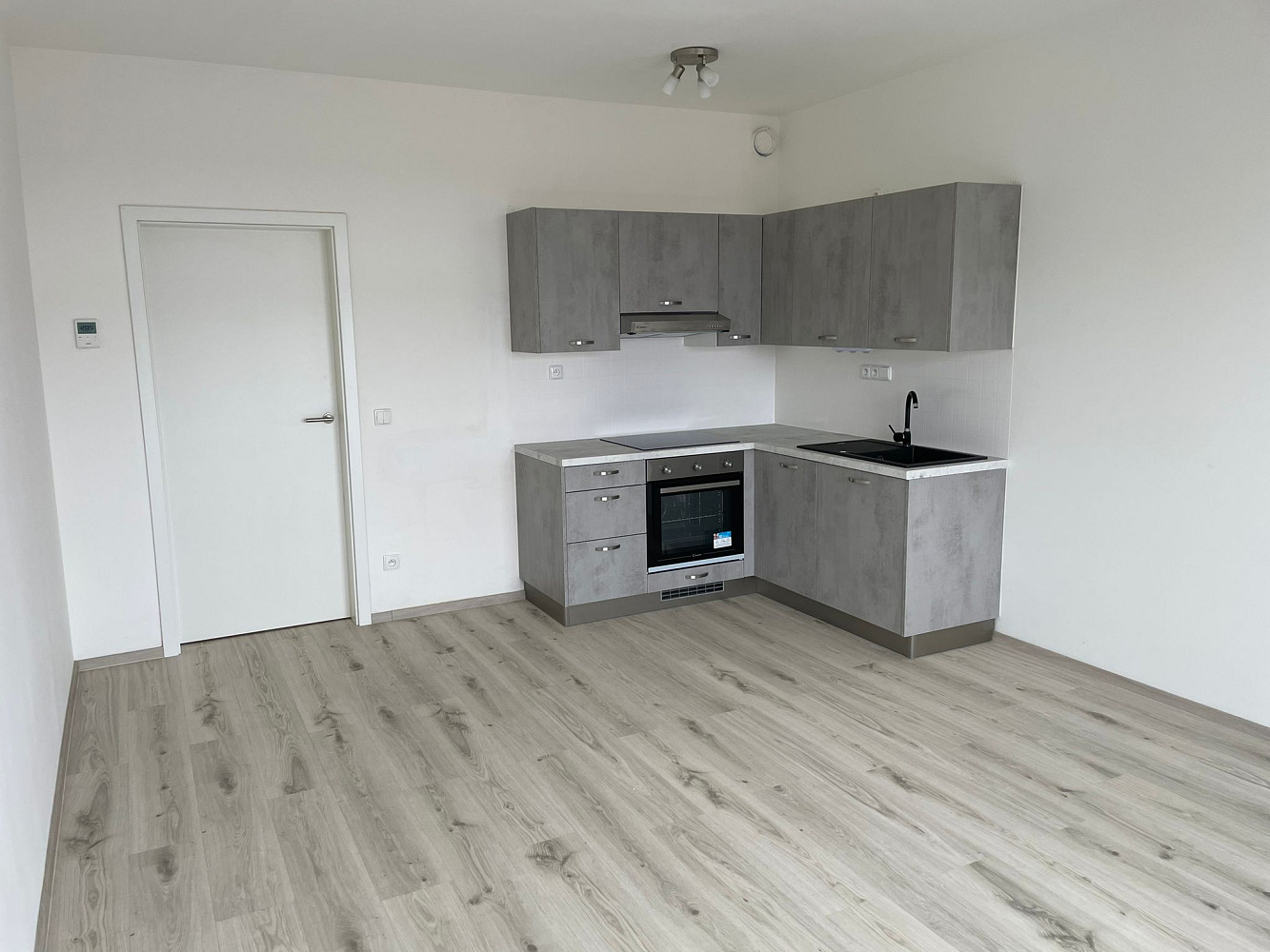 Pronájem bytu 1+kk 33 m² — photo 2
