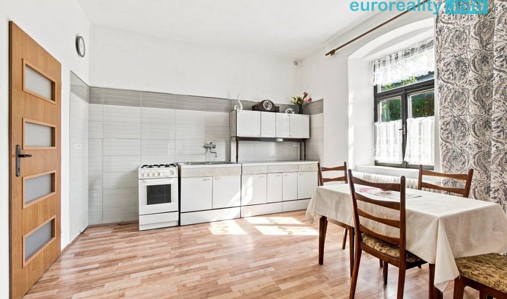 Prodej domu 213 m² s pozemkem 1 424 m², Horní Police – náhled fotky 3