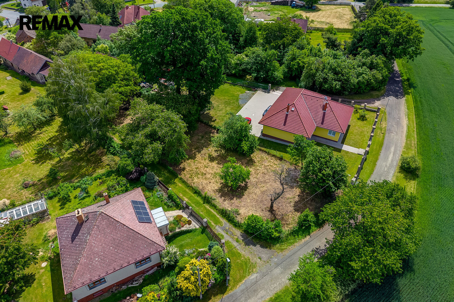 Prodej stavebního pozemku 971 m² – fotografie 2