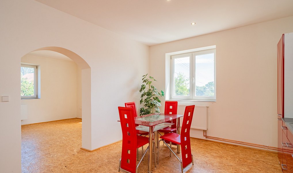 Prodej domu 270 m² s pozemkem 919 m², Tachov – náhled fotky 3
