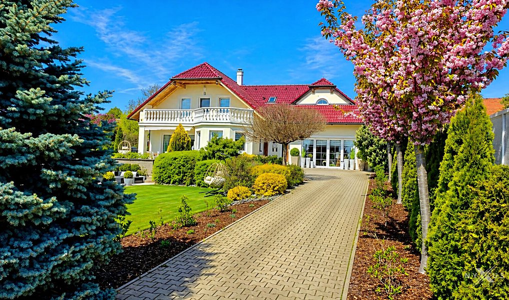 Prodej domu 323 m² s pozemkem 1 018 m², Kly – náhled fotky 5