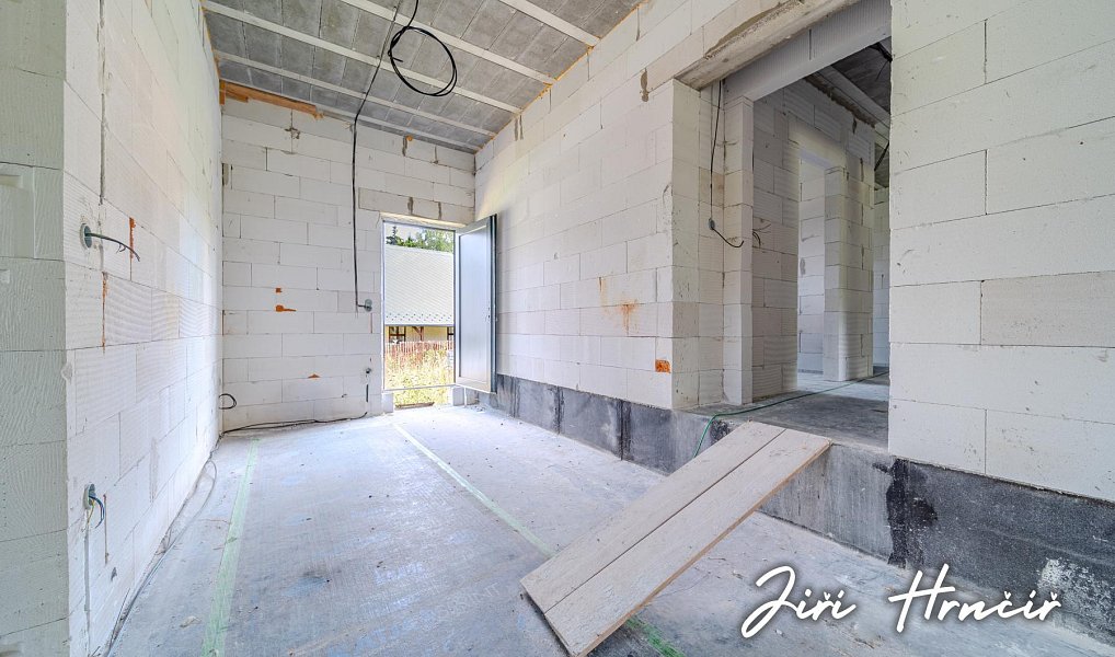 Prodej domu 313 m² s pozemkem 1 052 m², Nové Mitrovice – náhled fotky 21
