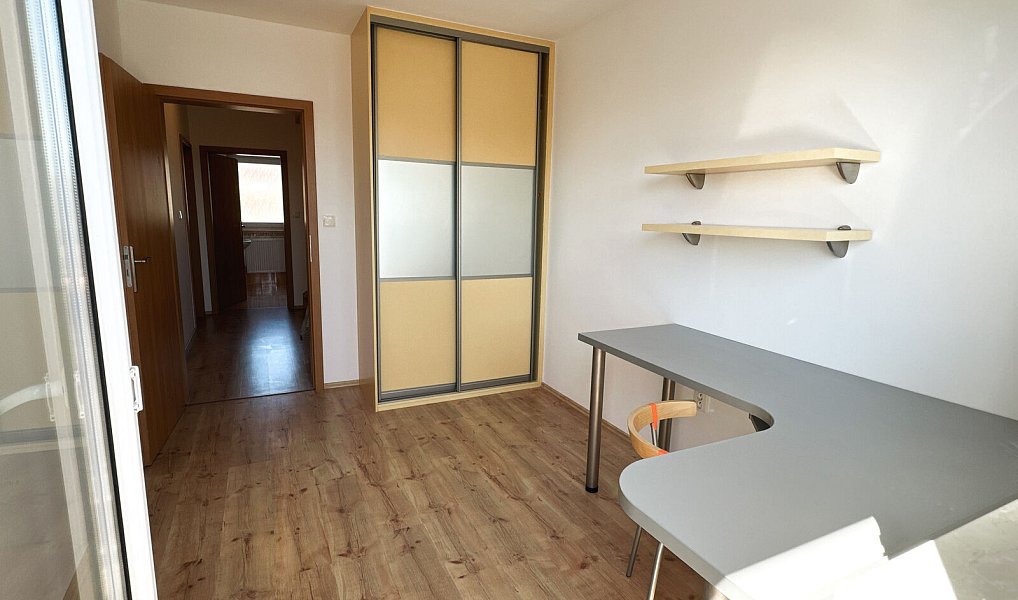 Prodej domu 125 m² s pozemkem 61 m², Rudná – náhled fotky 24