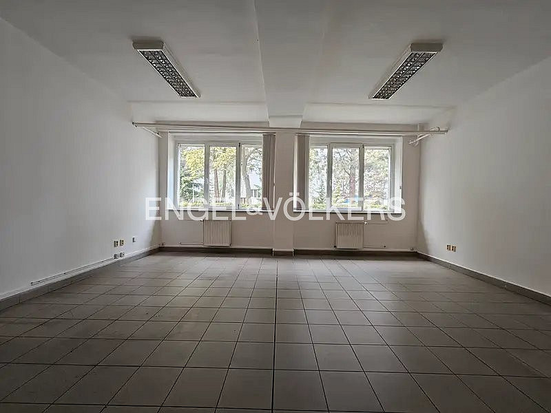 Pronájem skladovacích prostor 1 463 m² – fotografie 4