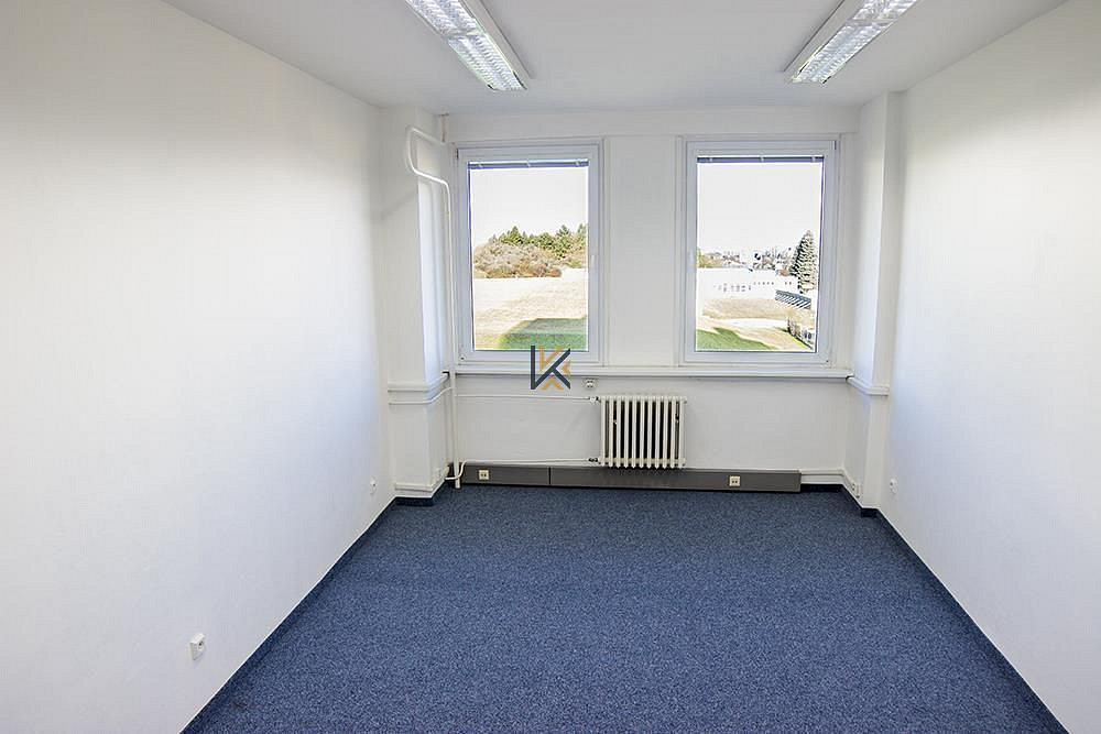 Pronájem kanceláře 70 m² – fotografie 2