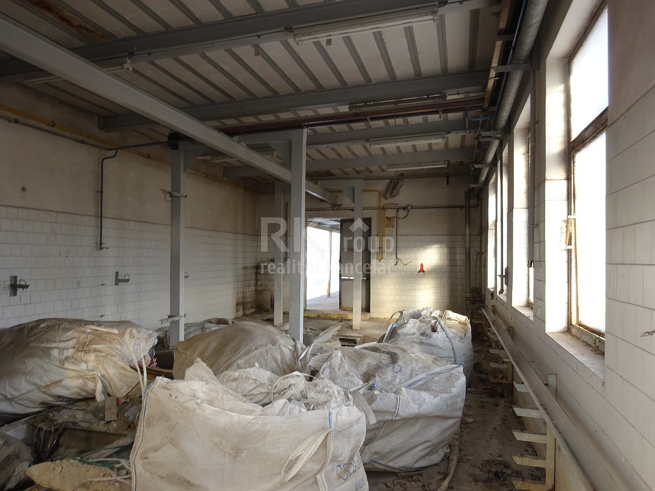 Pronájem skladovacích prostor 376 m² – fotografie 3