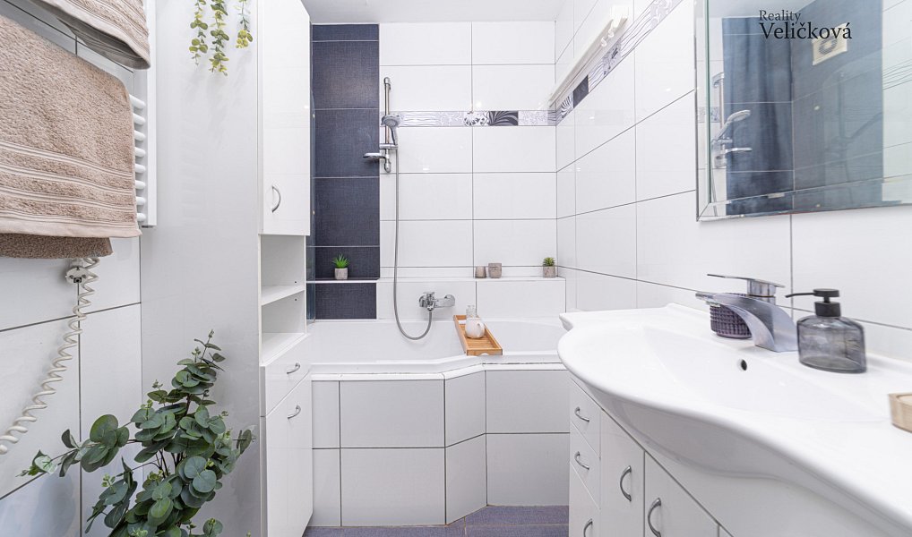 Prodej bytu 2+1 80 m², Hradec Králové – náhled fotky 2