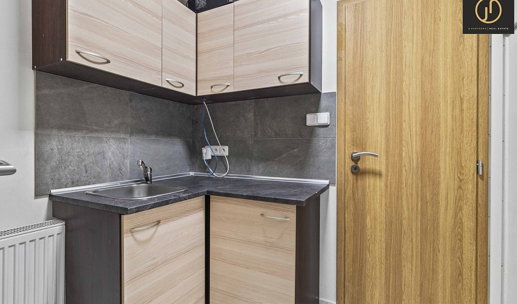 Prodej kanceláře 228 m², Beroun – náhled fotky 32