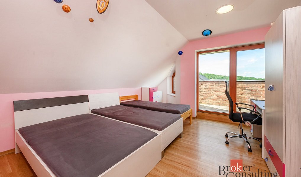 Prodej domu 372 m² s pozemkem 2 751 m², Štěnovice – náhled fotky 28