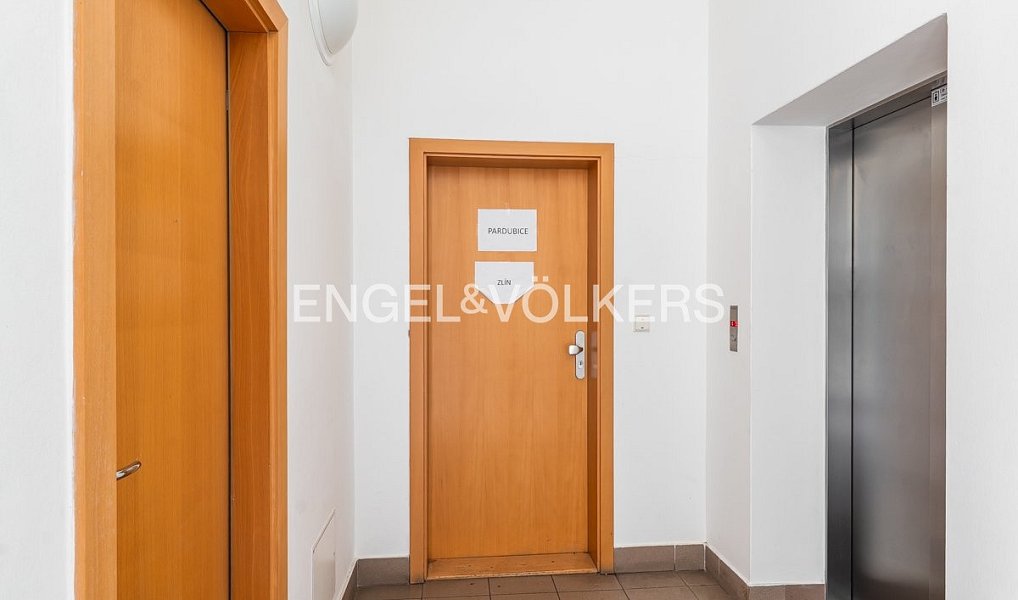 Pronájem kanceláře 136 m², Praha – náhled fotky 10