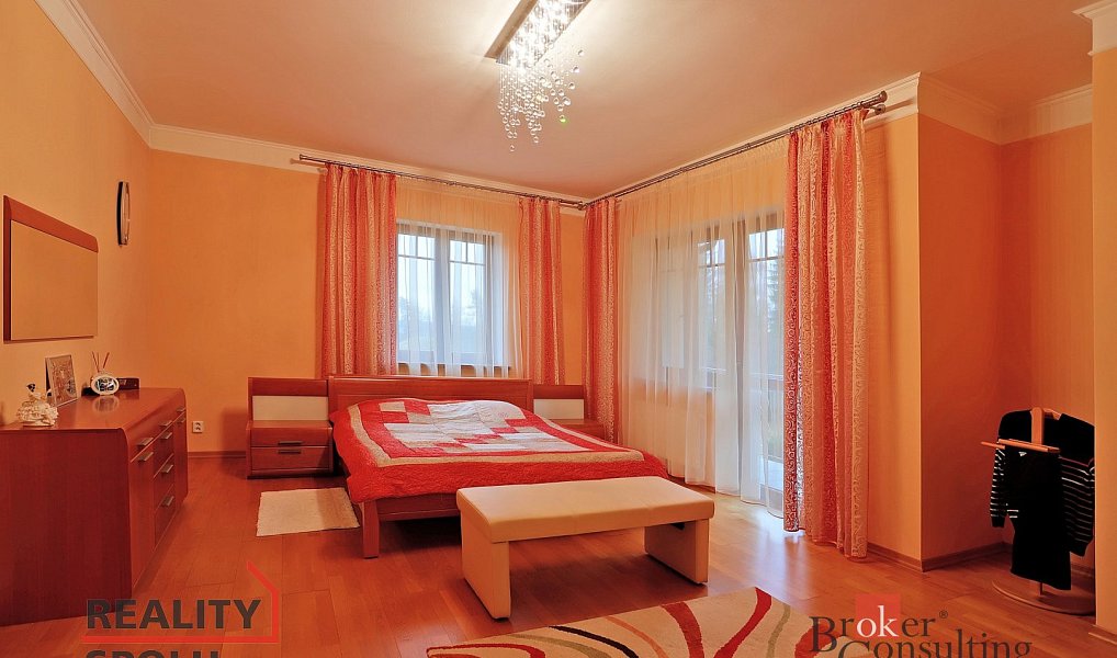 Prodej domu 550 m² s pozemkem 1 400 m², Nová Role – náhled fotky 20