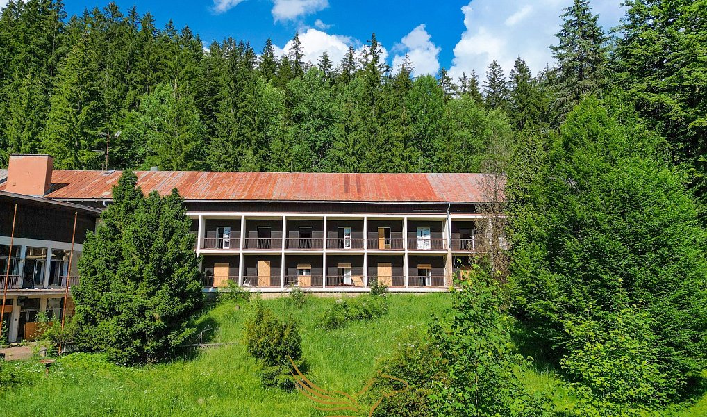 Prodej ubytovacího objektu 4 400 m², Velké Karlovice – náhled fotky 5