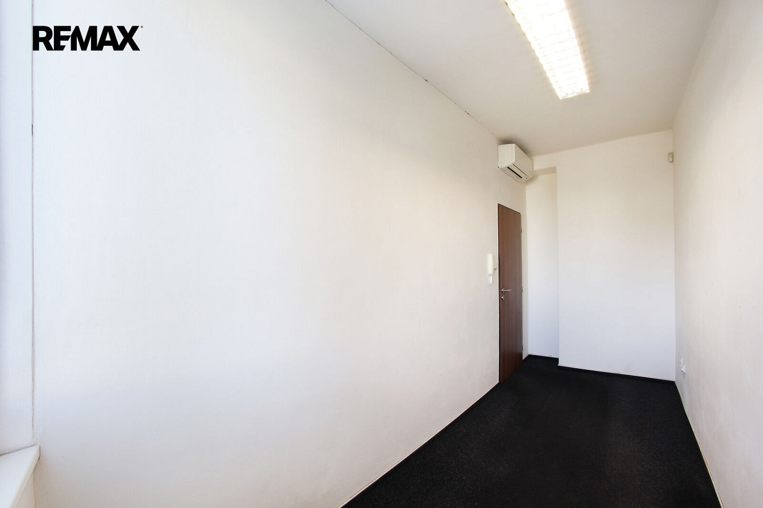 Pronájem kanceláře 10 m² – fotografie 3