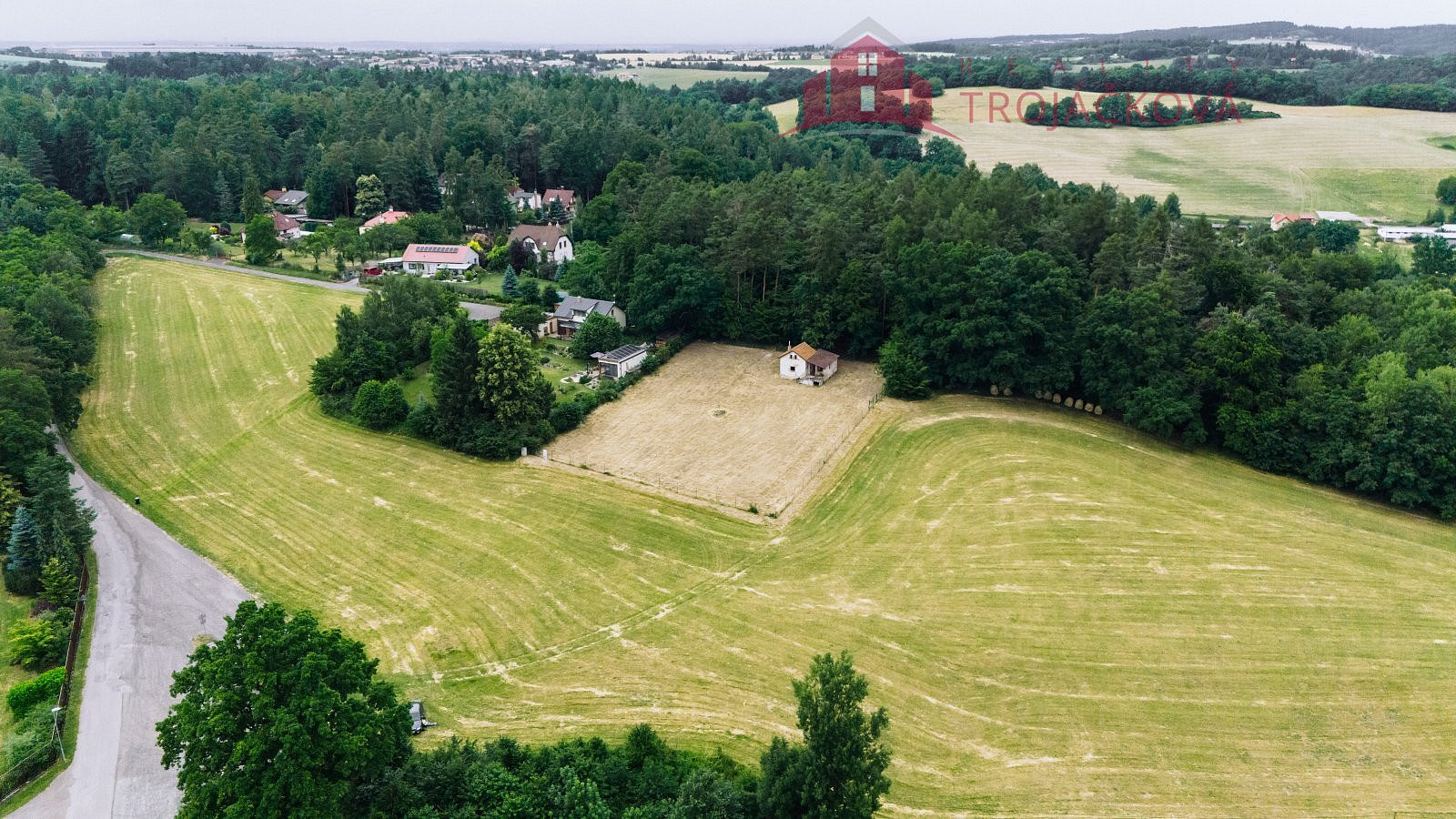 Prodej stavebního pozemku 2 203 m² – fotografie 2
