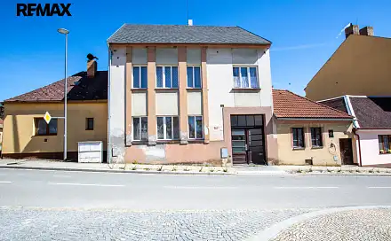Prodej nájemního domu, činžáku 196 m², Mariánské náměstí, Černovice, okres Pelhřimov