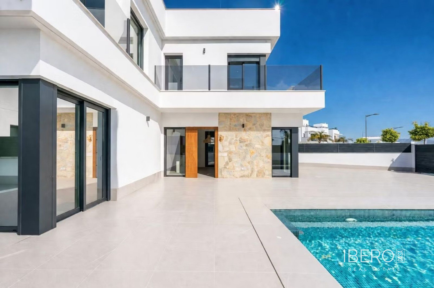 Prodej domu 225 m² s pozemkem 319 m²