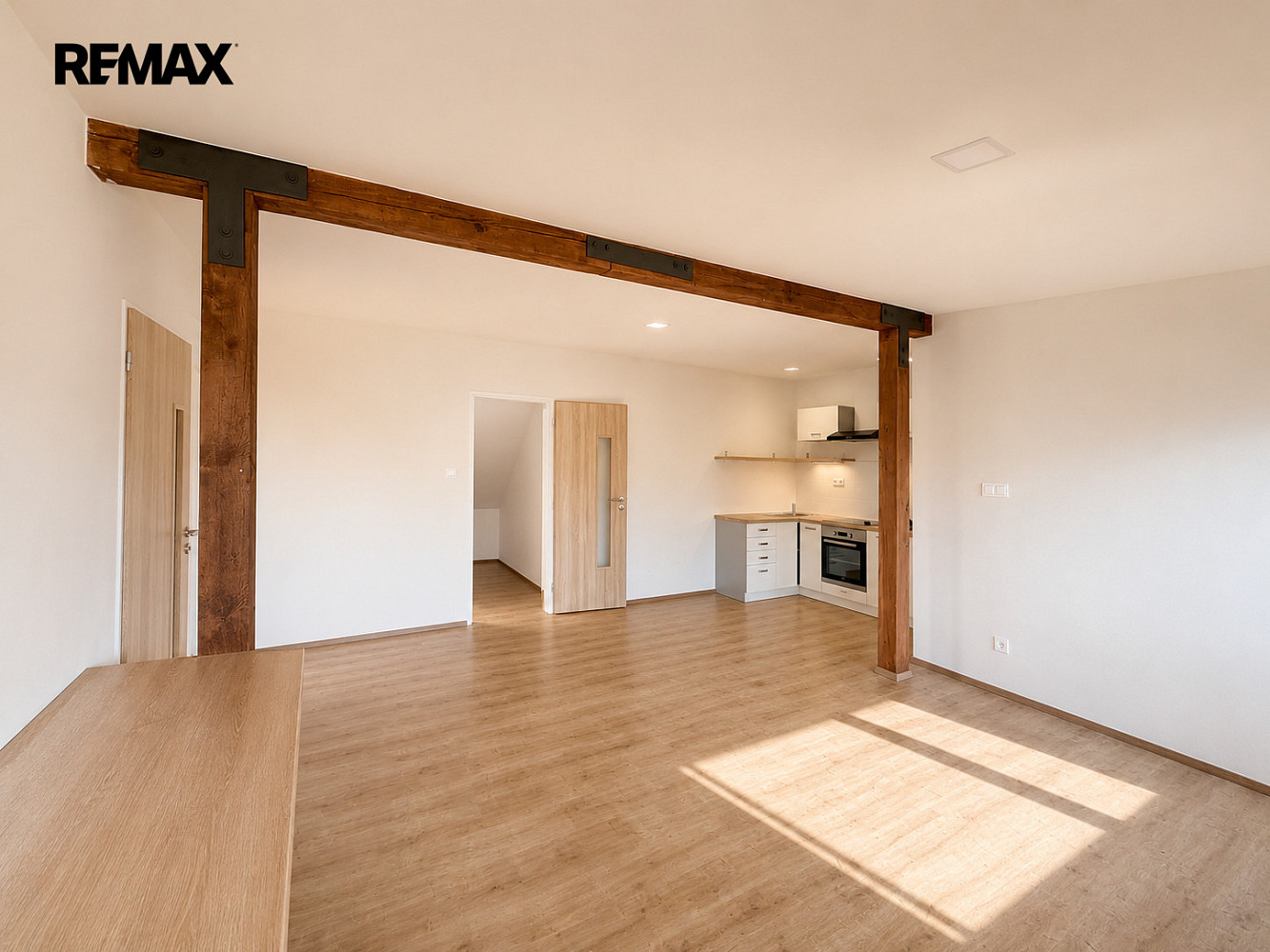 Pronájem bytu 2+kk 55 m² – fotografie 2