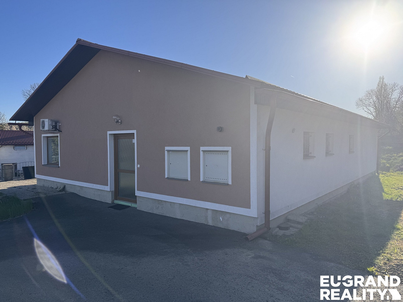 Prodej obchodních prostor 170 m² – fotografie 2