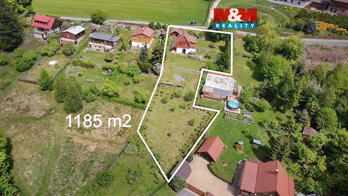 Prodej stavebního pozemku 1 185 m²
