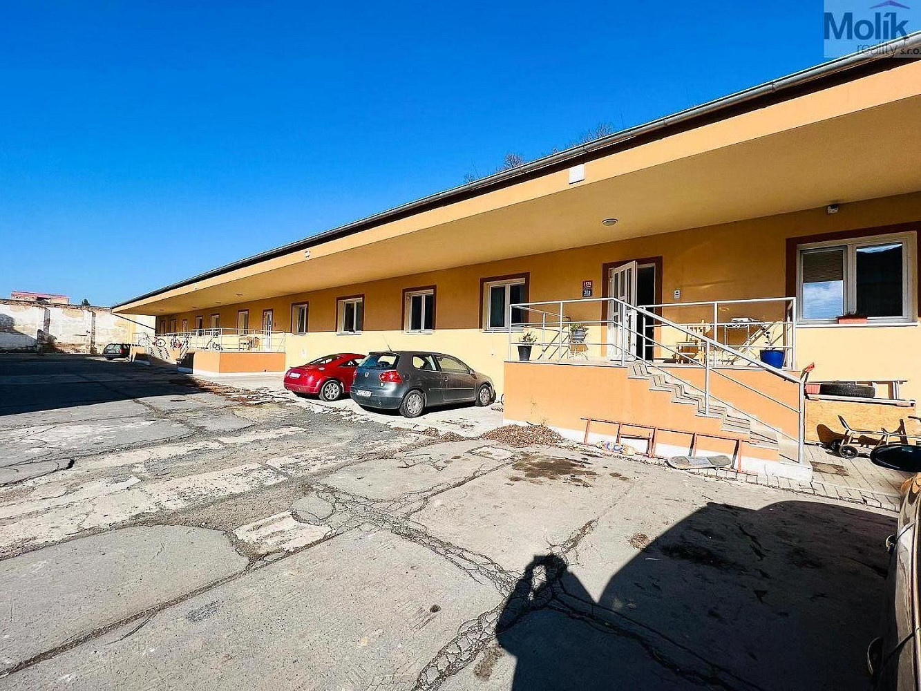 Prodej domu 2 493 m² s pozemkem 3 632 m² – pohled 2