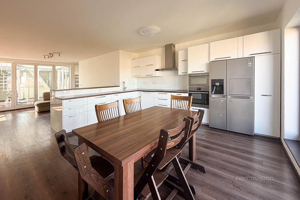 Pronájem bytu 4+kk 122 m² – fotografie 2