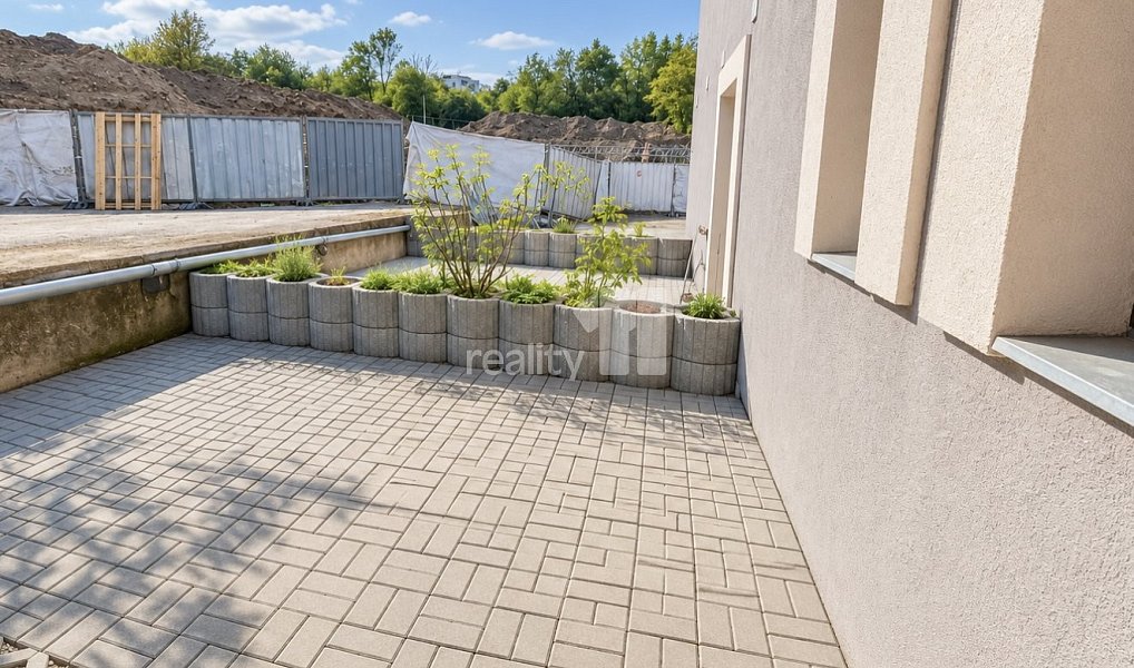 Pronájem bytu 1+kk 28 m², Praha – náhled fotky 2