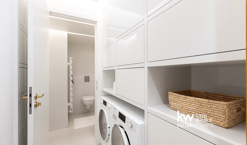 Prodej bytu 6+kk 231 m², Praha – náhled fotky 37