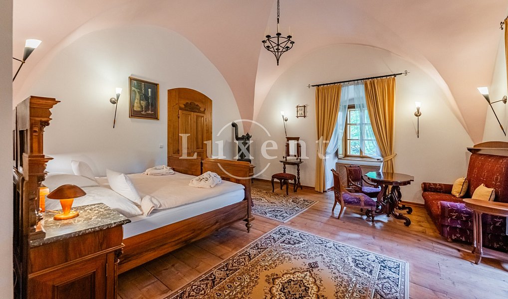 Prodej domu 2 500 m² s pozemkem 6 302 m², Třebotov – náhled fotky 13
