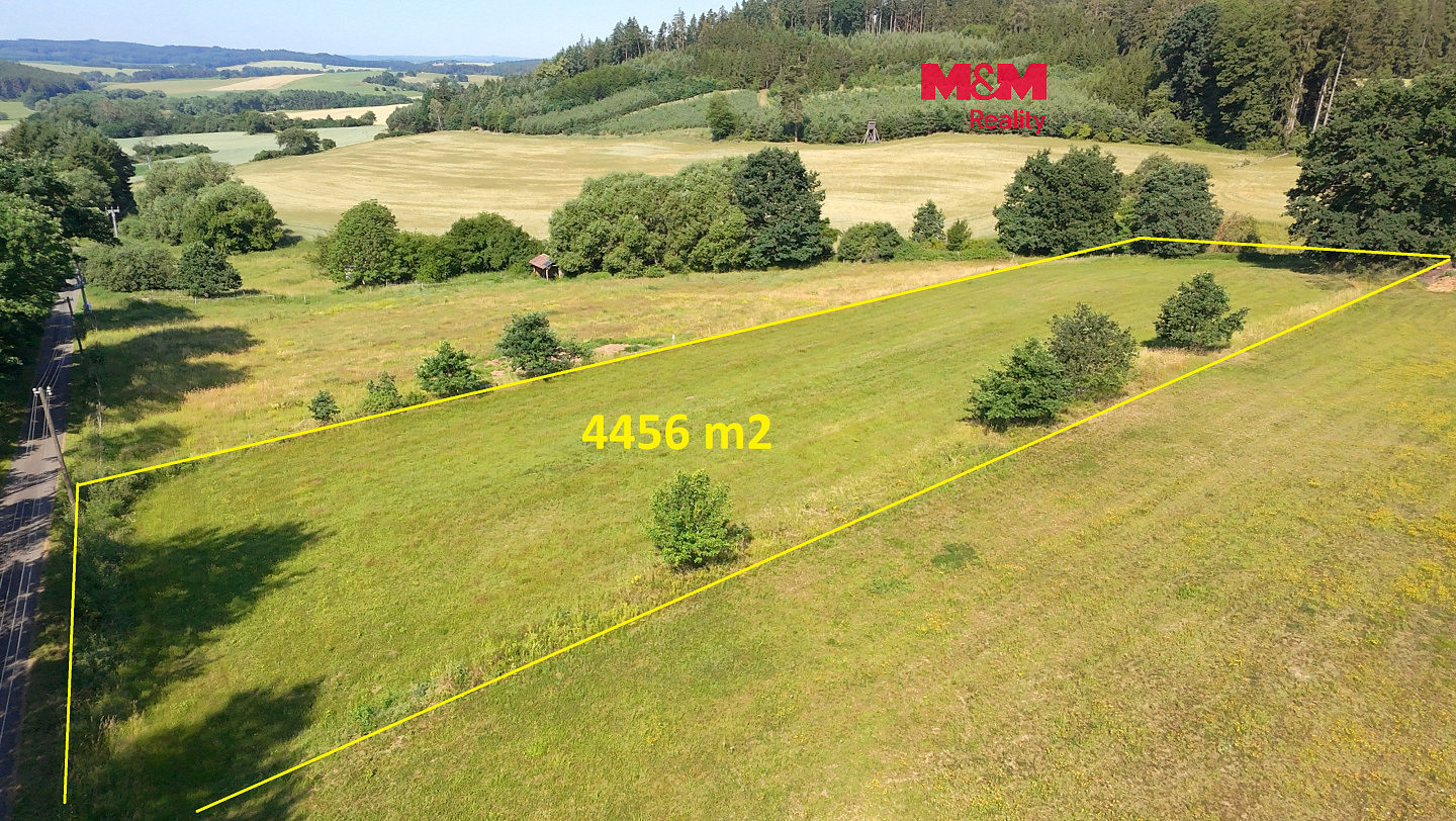 Prodej pole 4 456 m²