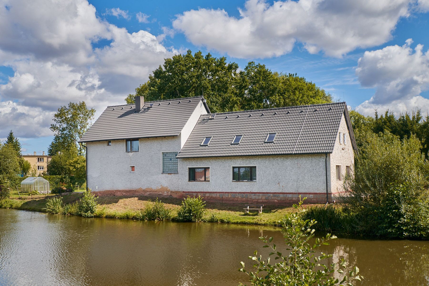 Prodej domu 250 m² s pozemkem 942 m² – fotografie 3
