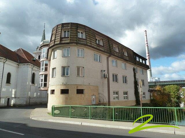 Prodej obchodních prostor 2 000 m²