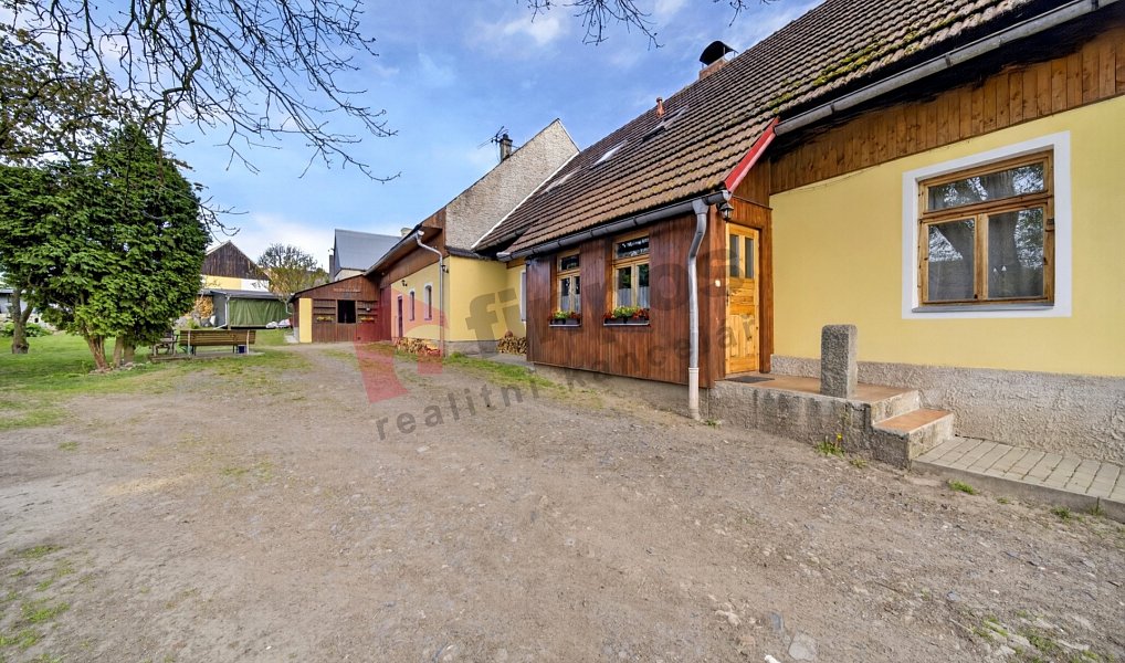 Prodej domu 271 m² s pozemkem 1 077 m², Rožmitál pod Třemšínem – náhled fotky 3
