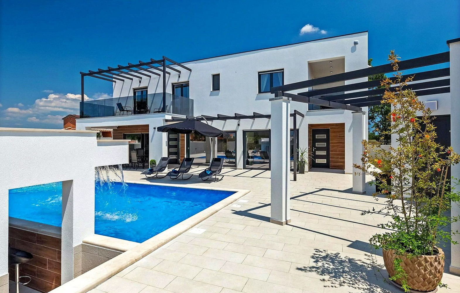 Prodej domu 280 m² s pozemkem 692 m²