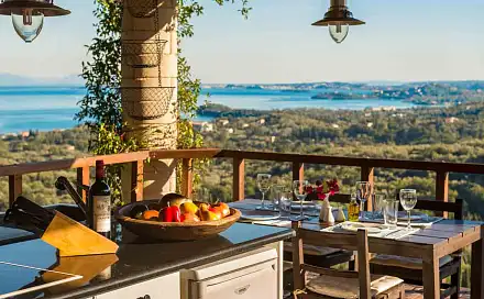 Prodej vily 296 m² s pozemkem 5 350 m², Korfu, Jónské Ostrovy, Řecko