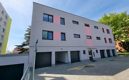 Pronájem garáže  v Jihlavě, ul. U Cihelny 13 - v bytovém domě, U Cihelny, Jihlava