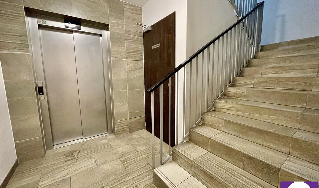 Prodej bytu 1+kk 40 m², Praha – náhled fotky 9