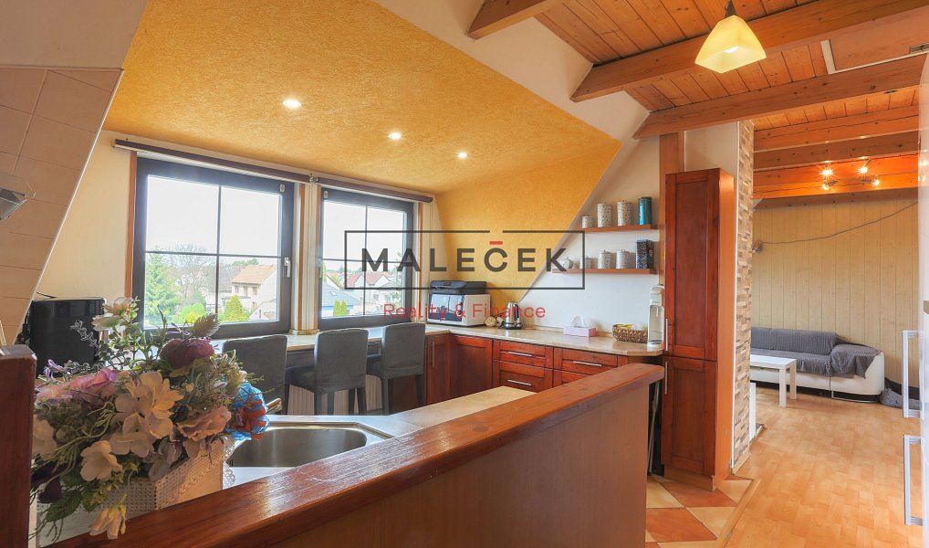Prodej domu 325 m² s pozemkem 671 m², Nové Strašecí – náhled fotky 4