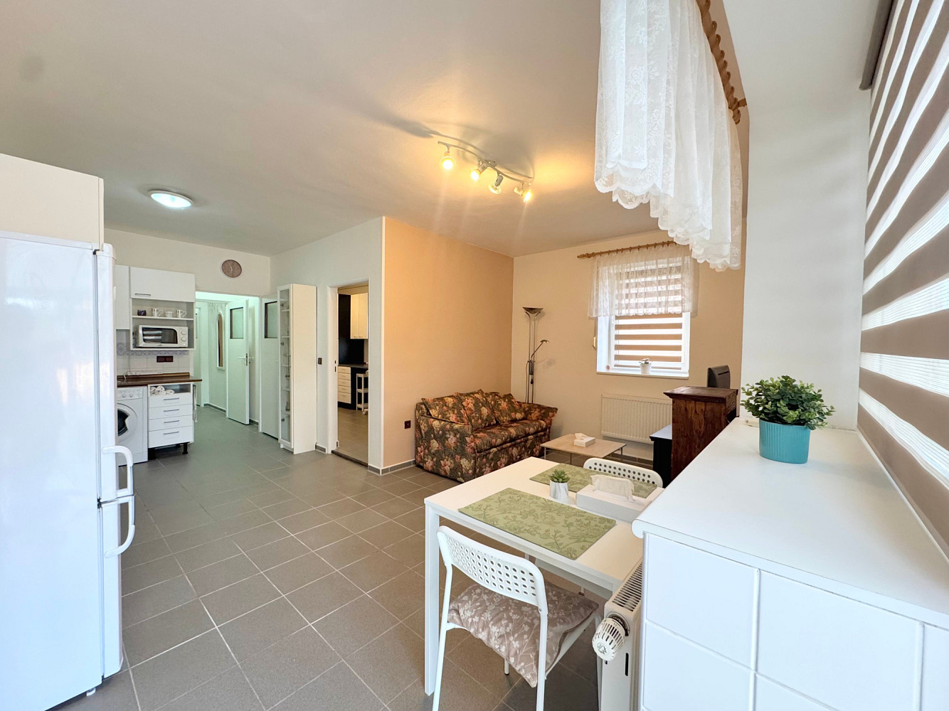 Pronájem bytu 3+kk 80 m² – fotografie 3