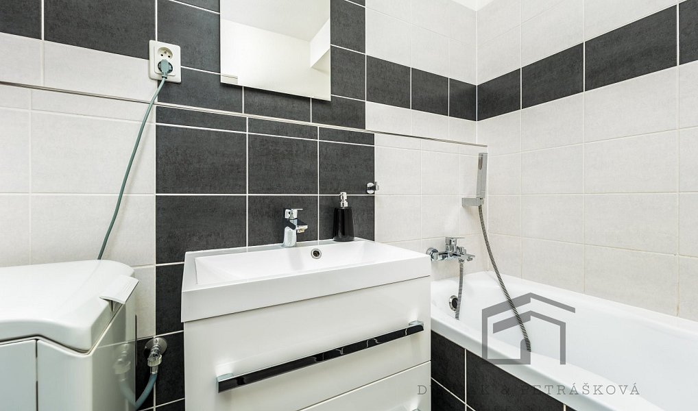 Pronájem bytu 3+kk 86 m², Praha – náhled fotky 19